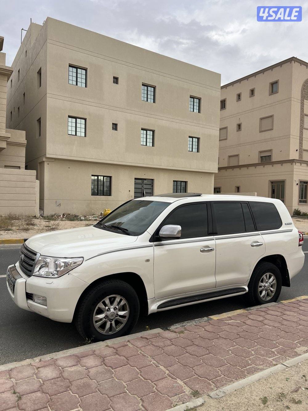 GXR وارد قطر 8 سلندر موديل 2011 عداد 4402