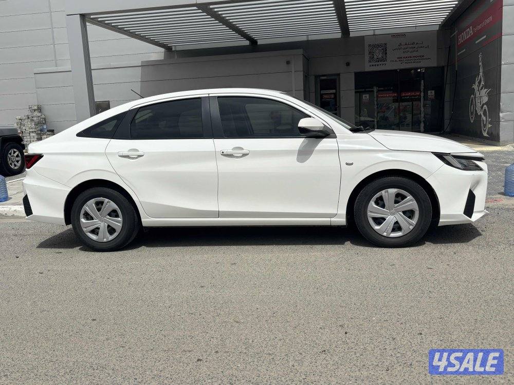 للبيع تويوتا يارس 20243