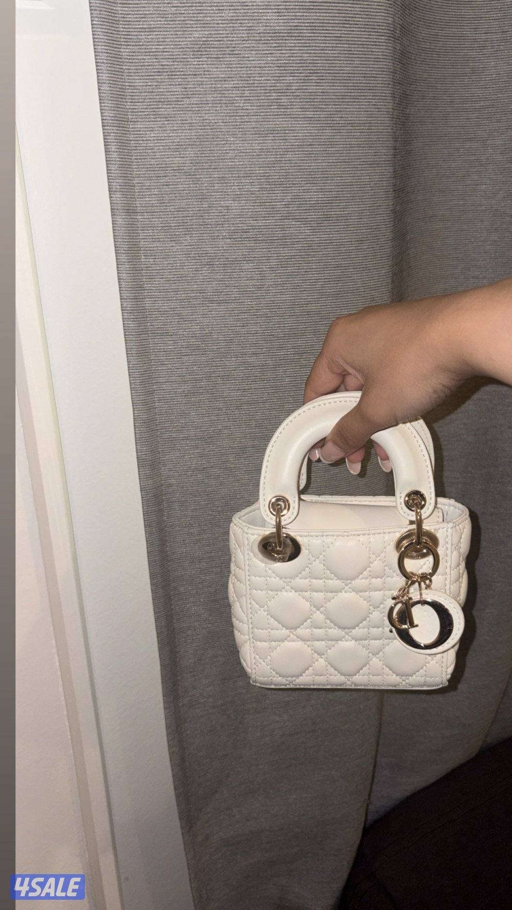 للبيع جنطه Dior mini استعمال يوم واحد فقط0