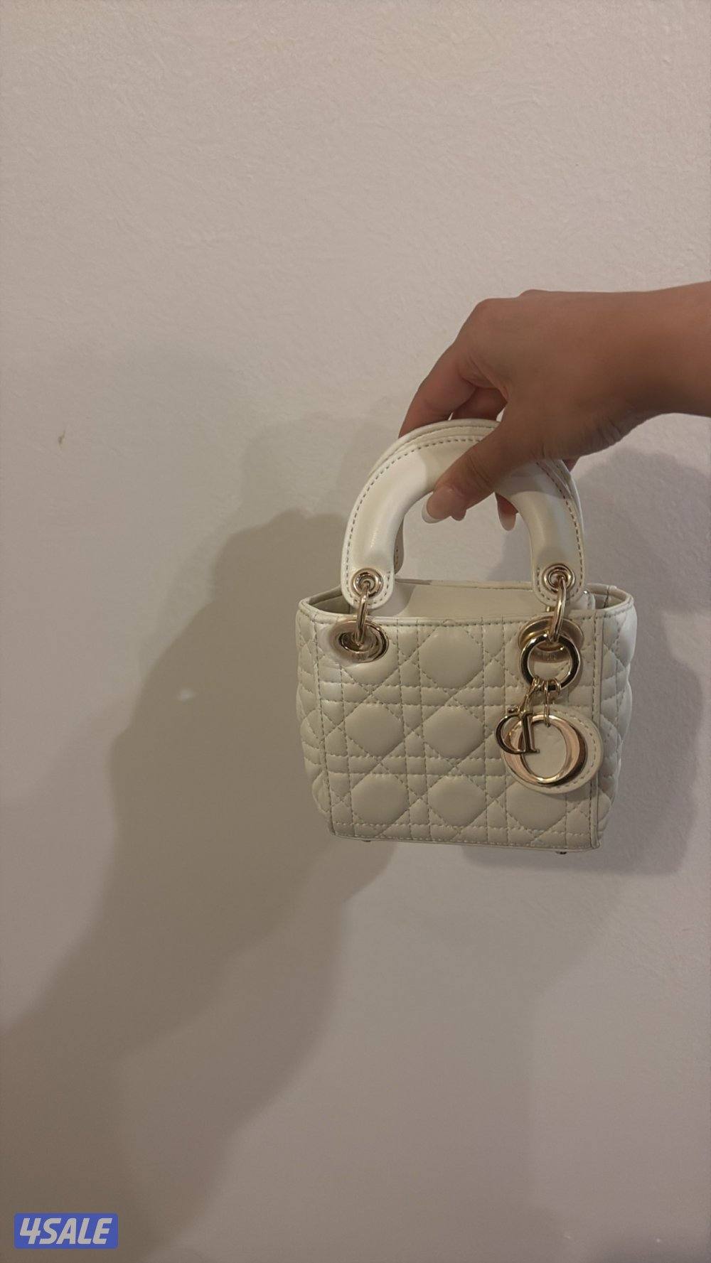 للبيع جنطه Dior mini استعمال يوم واحد فقط1