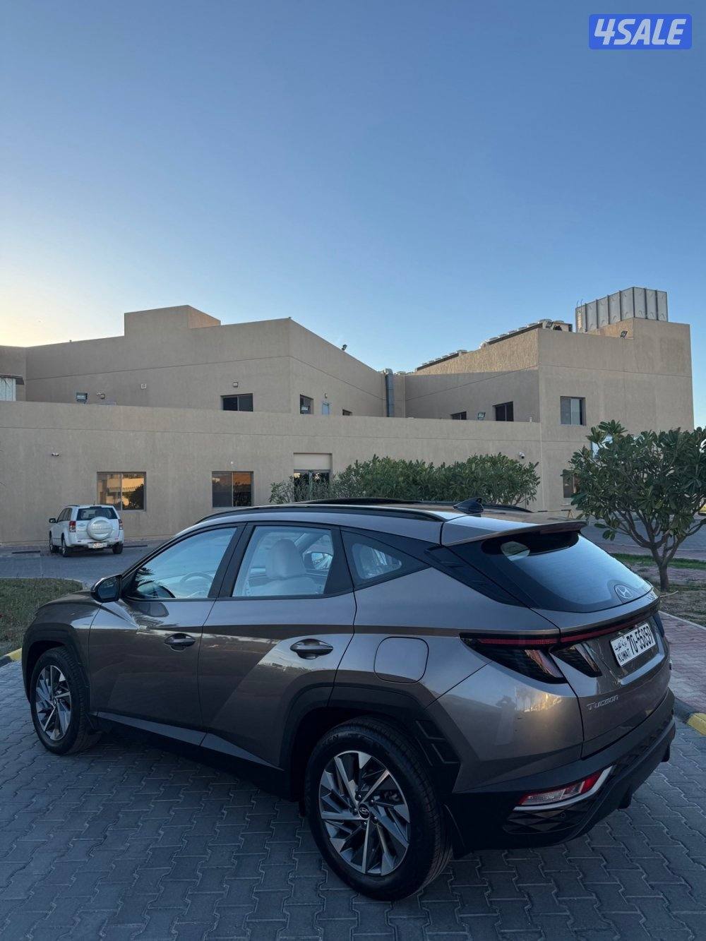 للبيع توسان 2023 ماشي 51 الف بحالة الوكالة الفل2