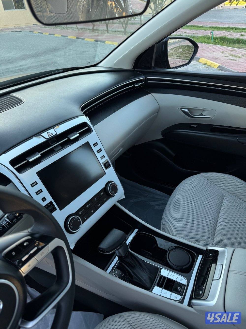 للبيع توسان 2023 ماشي 51 الف بحالة الوكالة الفل10