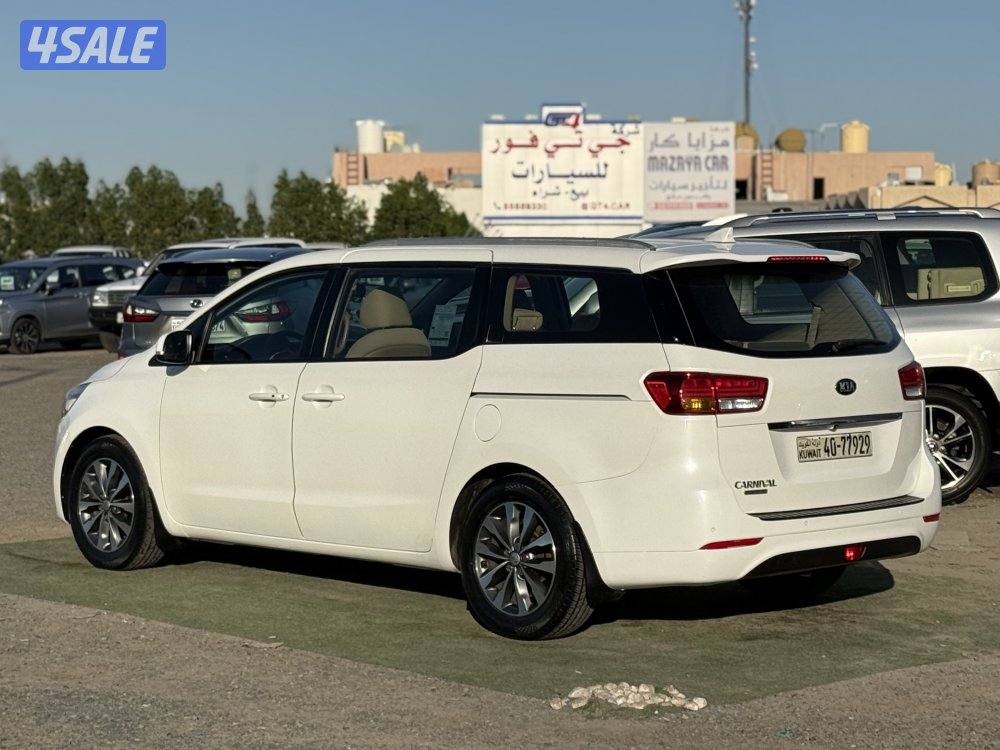 كيا كرنفال - موديل 2017 - عداد 195 - وارد الوكاله - شرط الفحص2