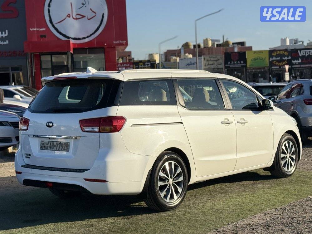كيا كرنفال - موديل 2017 - عداد 195 - وارد الوكاله - شرط الفحص3
