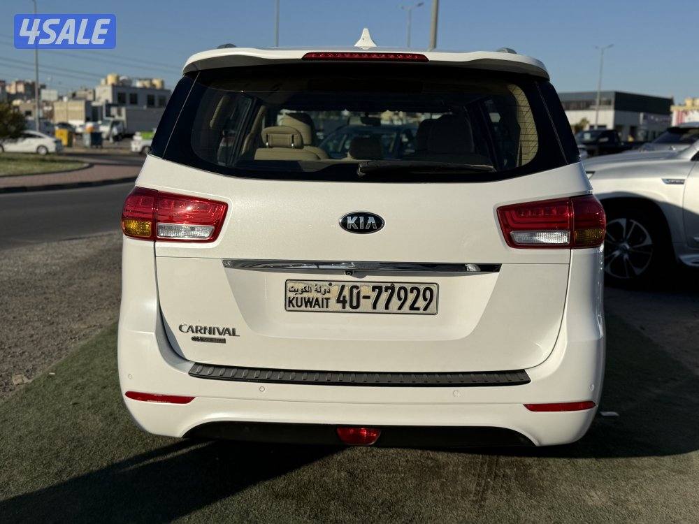 كيا كرنفال - موديل 2017 - عداد 195 - وارد الوكاله - شرط الفحص5