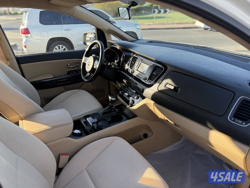 كيا كرنفال - موديل 2017 - عداد 195 - وارد الوكاله - شرط الفحص7