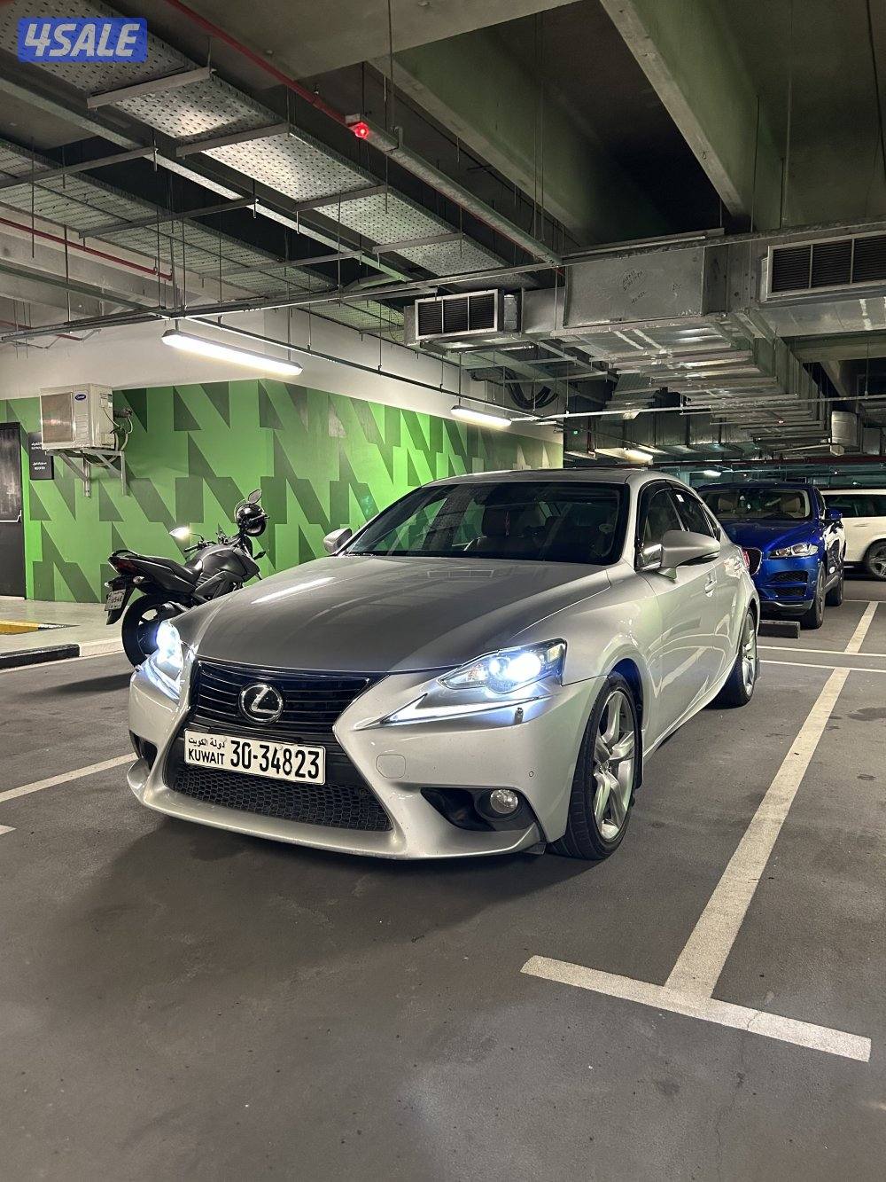 Lexus is 350-نظيفة جداً-كامل المواصفات-اعلى فئة-4