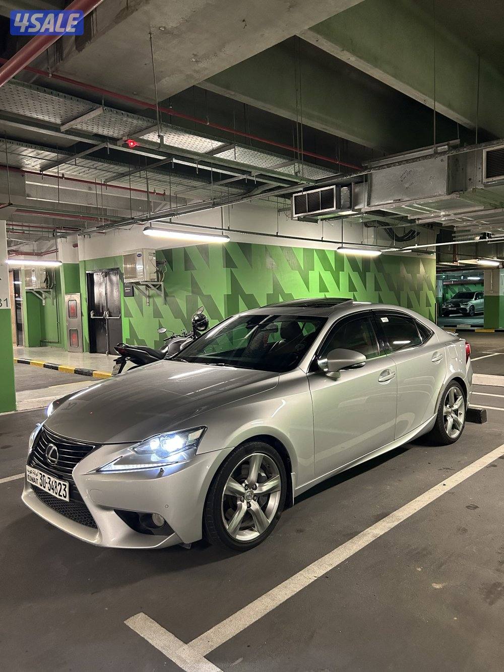 Lexus is 350-نظيفة جداً-كامل المواصفات-اعلى فئة-6