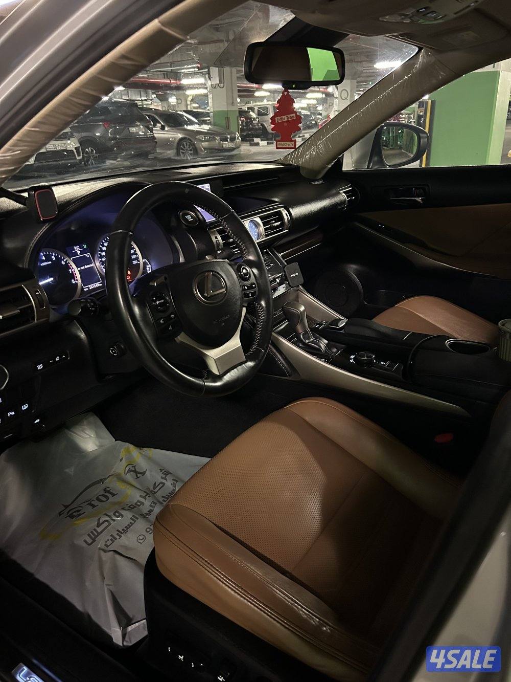 Lexus is 350-نظيفة جداً-كامل المواصفات-اعلى فئة-7