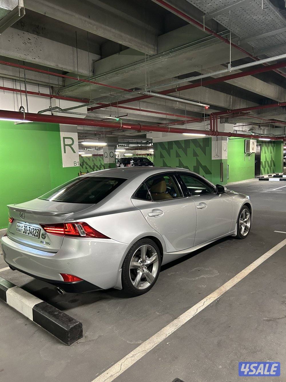 Lexus is 350-نظيفة جداً-كامل المواصفات-اعلى فئة-8