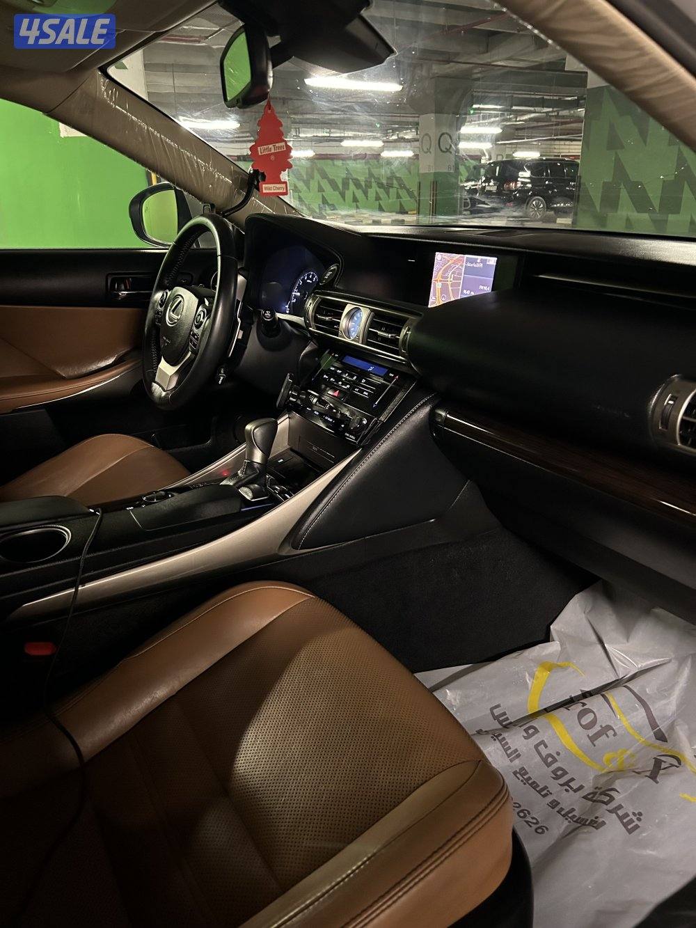 Lexus is 350-نظيفة جداً-كامل المواصفات-اعلى فئة-9