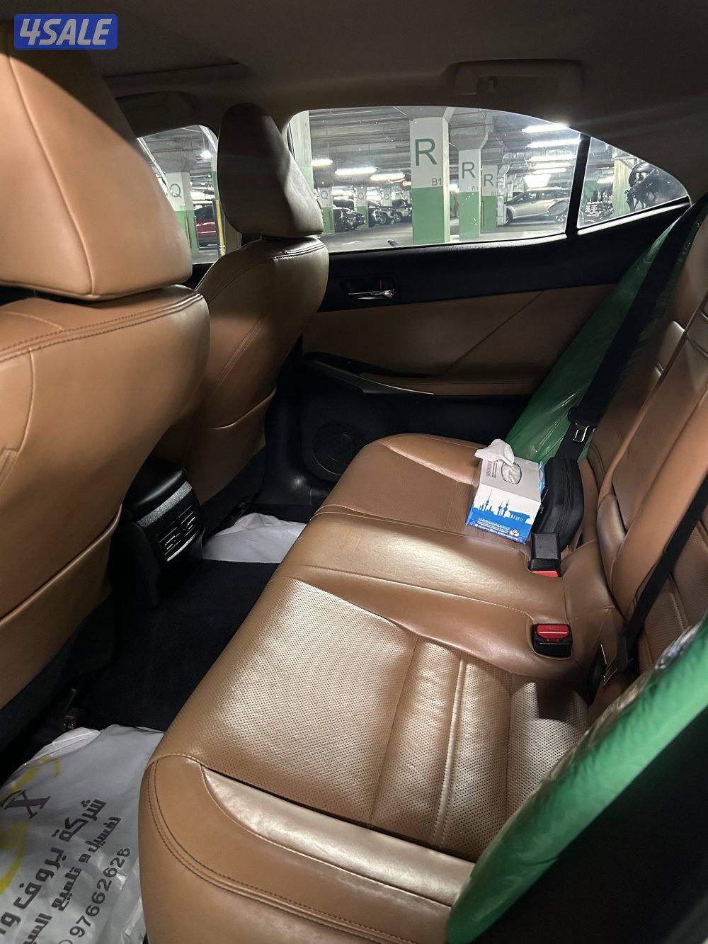 Lexus is 350-نظيفة جداً-كامل المواصفات-اعلى فئة-11