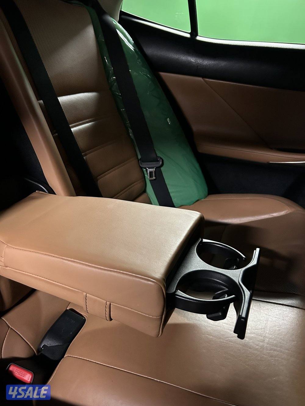 Lexus is 350-نظيفة جداً-كامل المواصفات-اعلى فئة-12