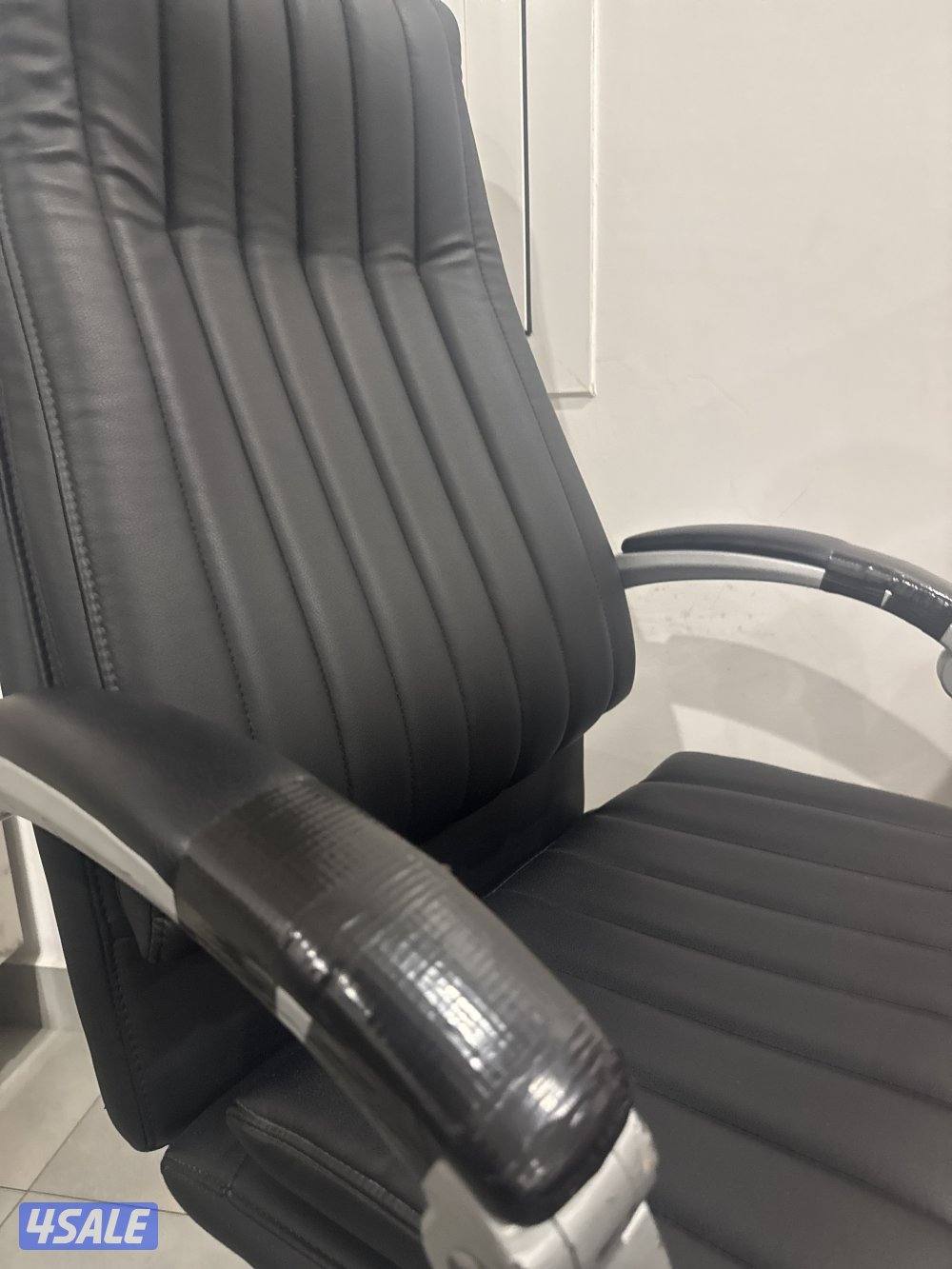 طاولة كمبيوتر ممتازة2