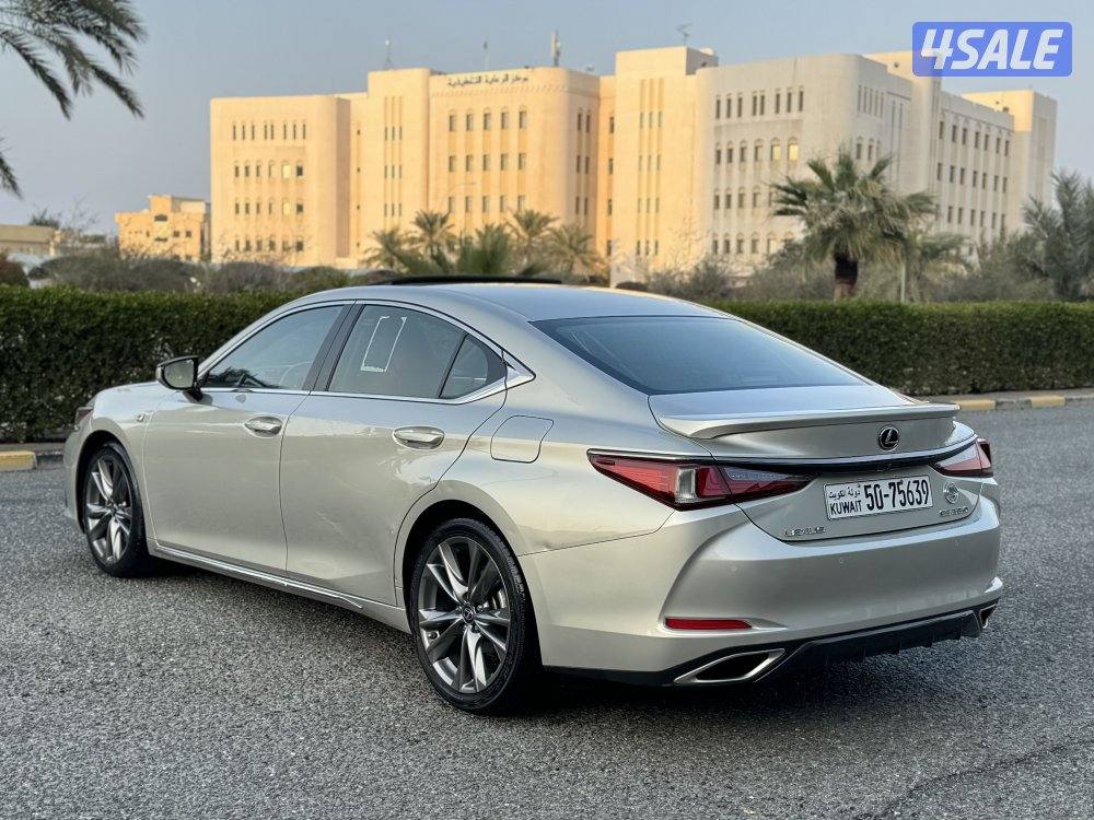 لكزس ES350 F-SPORT موديل 2019 بحاله الوكاله3
