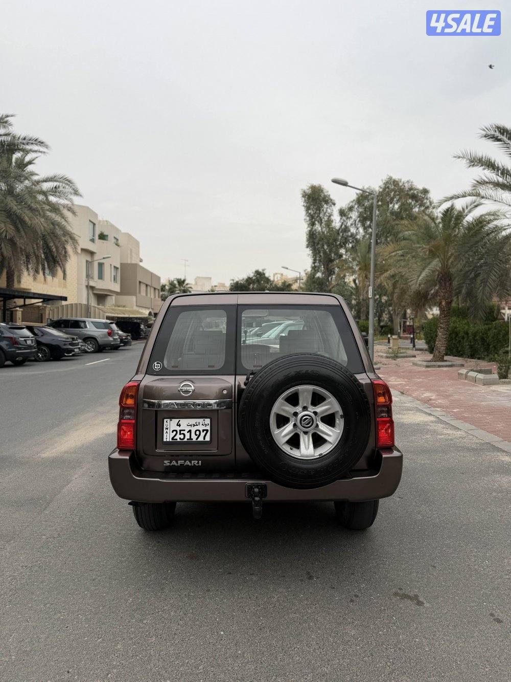 للبيع سوبر سفاري 2006 شرط الفحص4