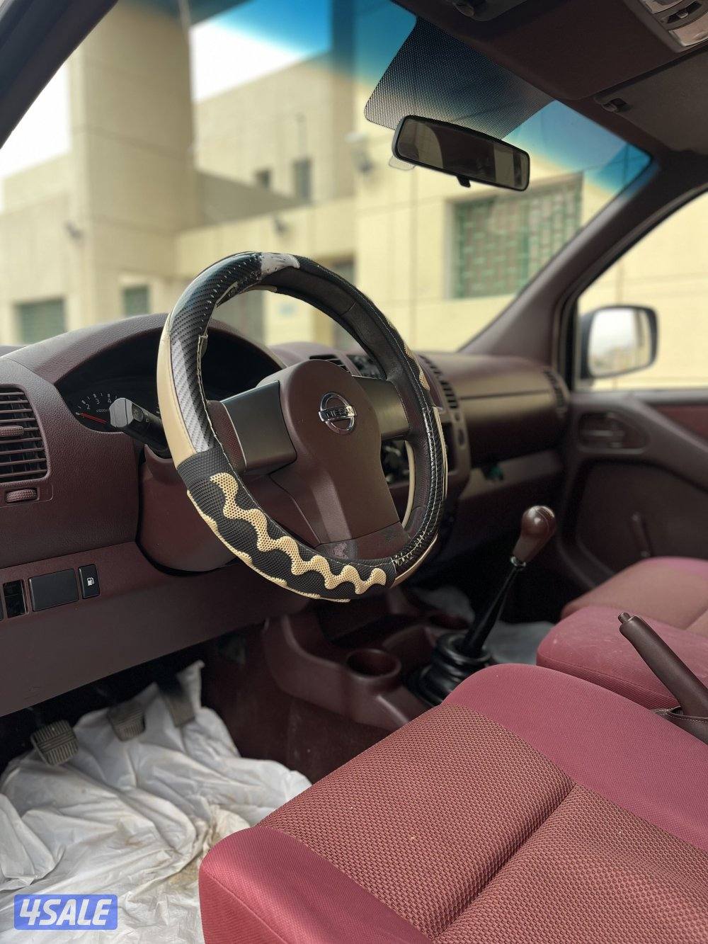 للبيع وانيت نافارا موديل 2009 قير عادي شرط الفحص4