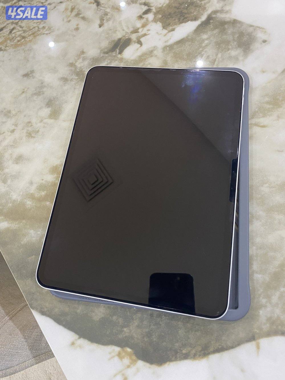 ايباد m4 برو 11 انش 256 قيقا5