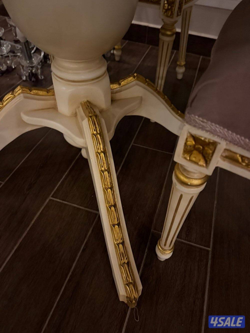 طاولة طعام كلاسيك فاخر (خشب زان أصلي) – قطر 1204