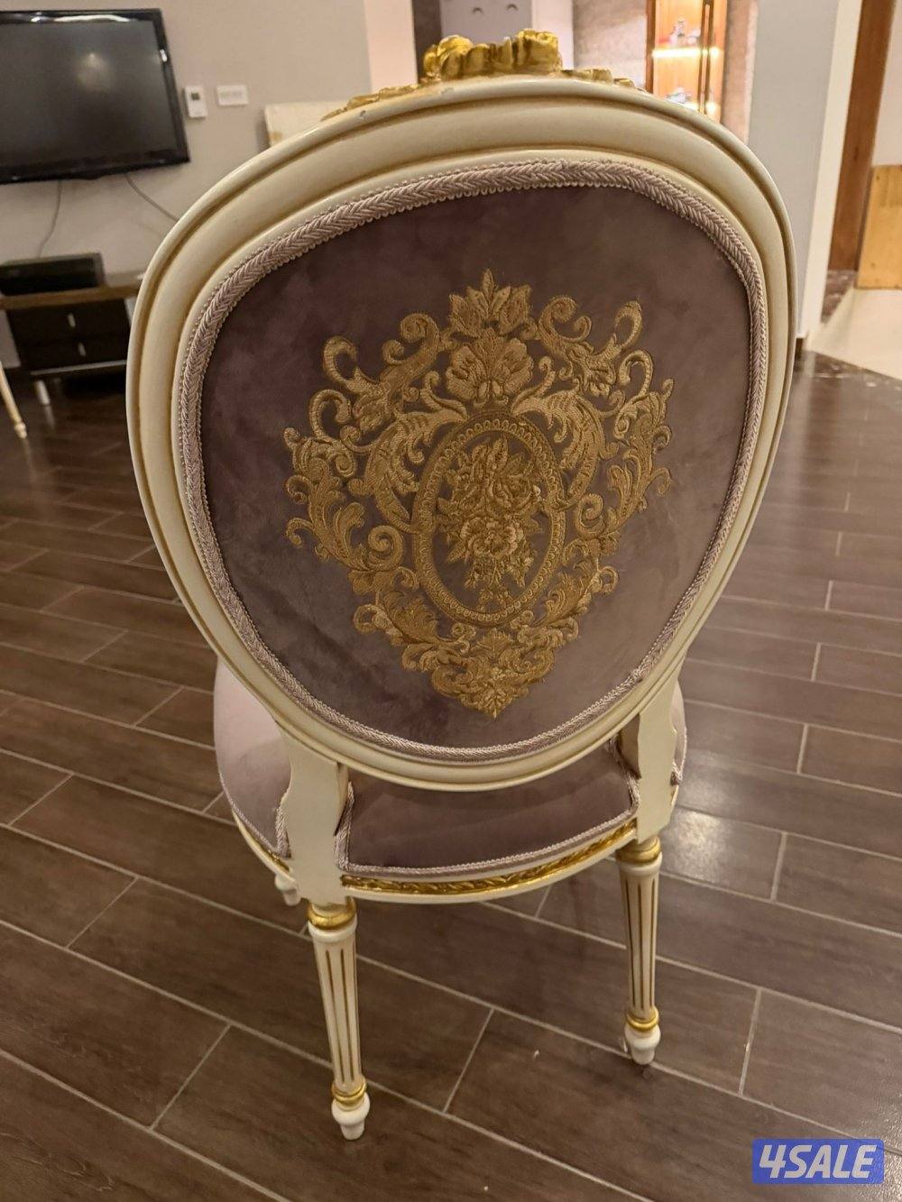 طاولة طعام كلاسيك فاخر (خشب زان أصلي) – قطر 1206