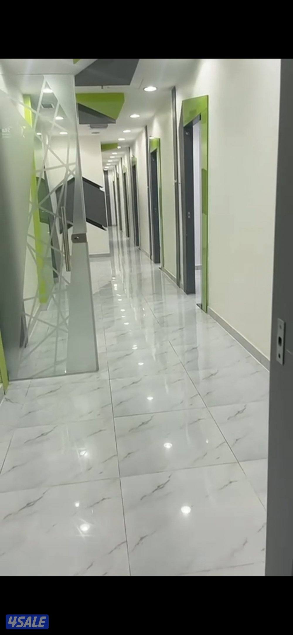 للايجار دور تجاري فخم على الشارع العام لمدخل الفروانية الرئيسي 800م4