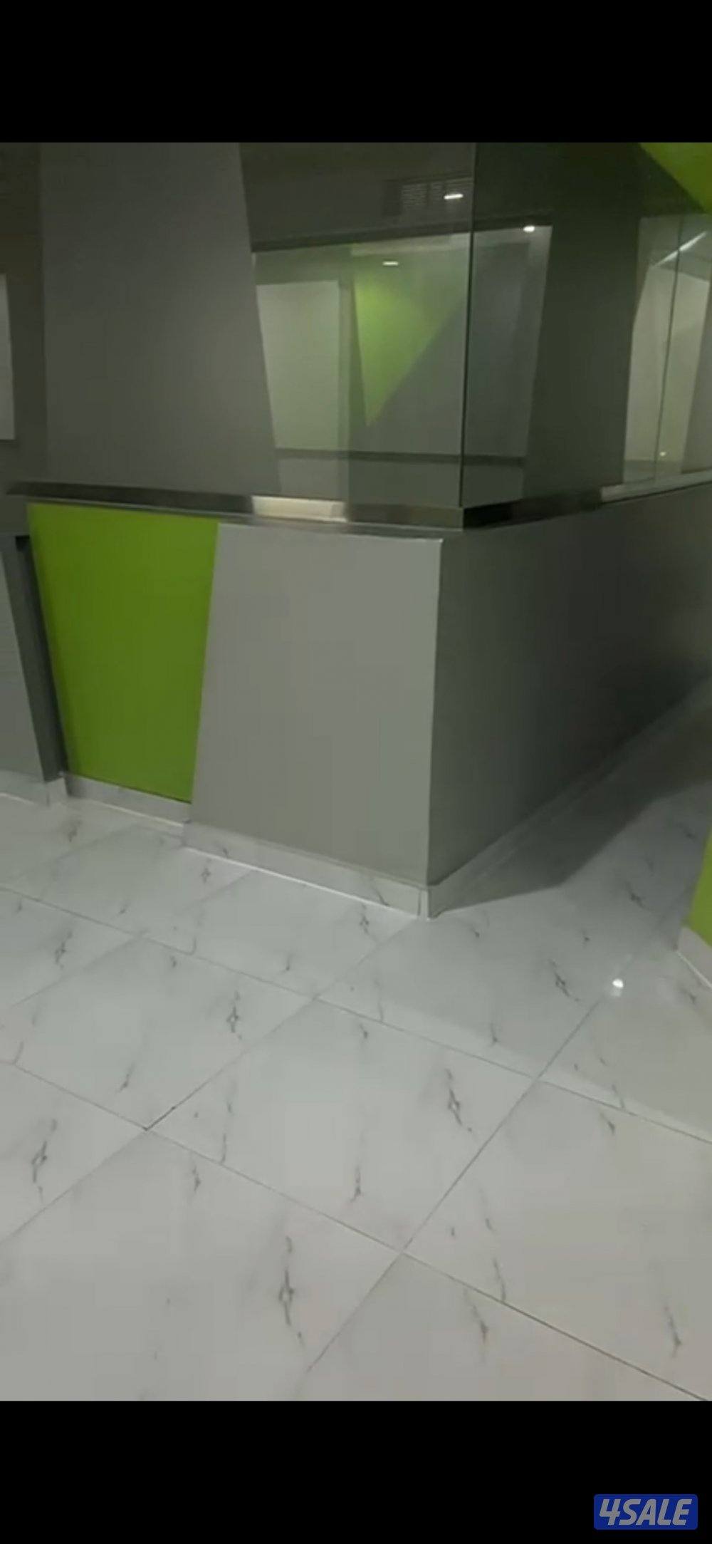 للايجار دور تجاري فخم على الشارع العام لمدخل الفروانية الرئيسي 800م6