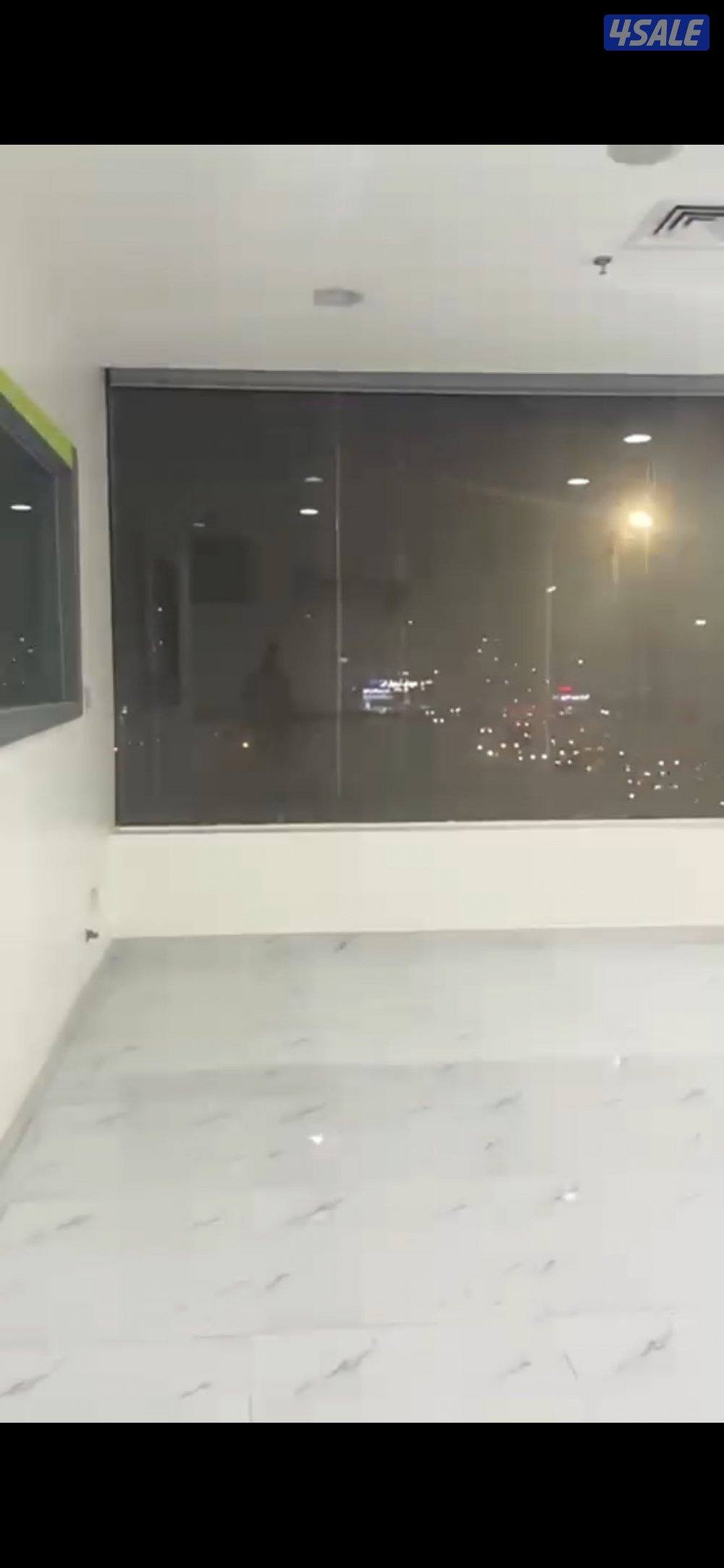 للايجار دور تجاري فخم على الشارع العام لمدخل الفروانية الرئيسي 800م13