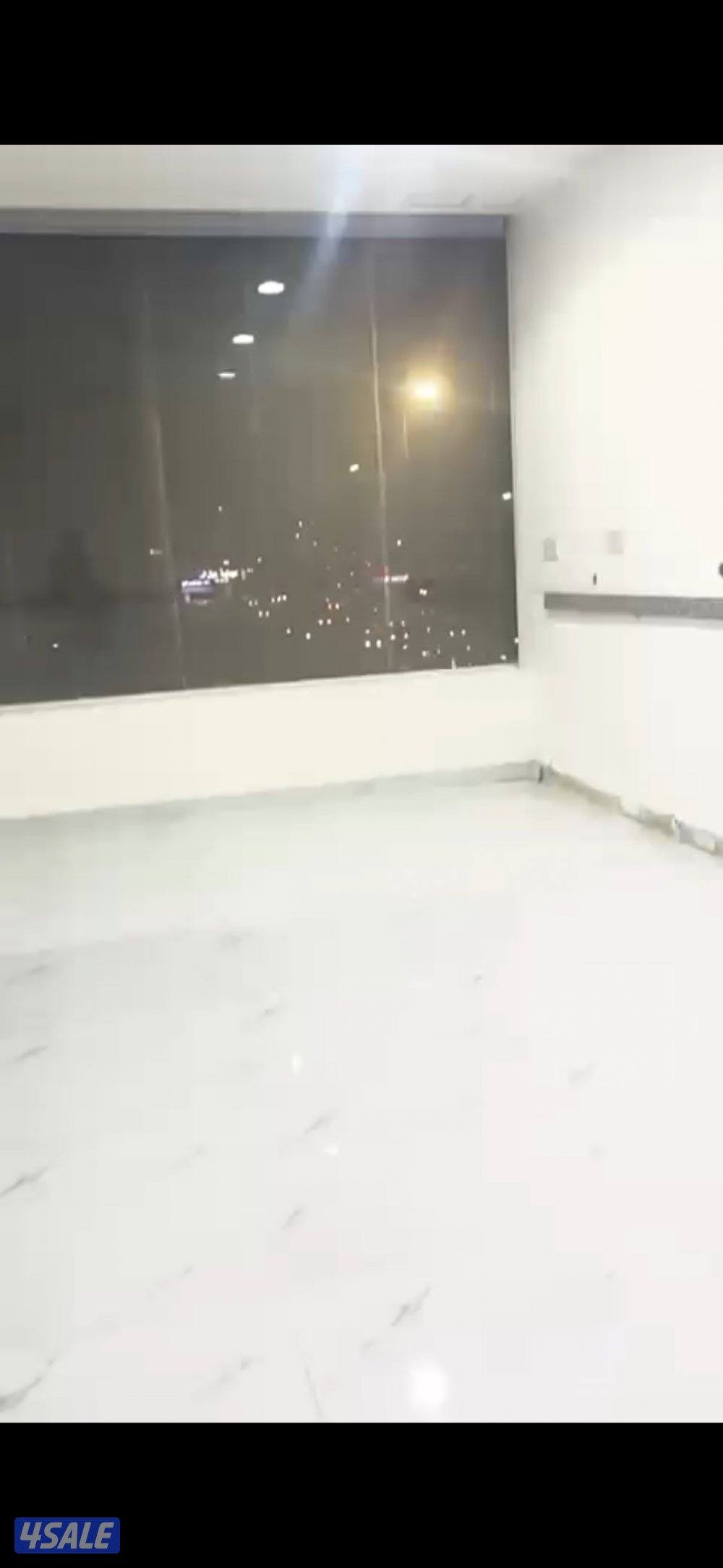 للايجار دور تجاري فخم على الشارع العام لمدخل الفروانية الرئيسي 800م14