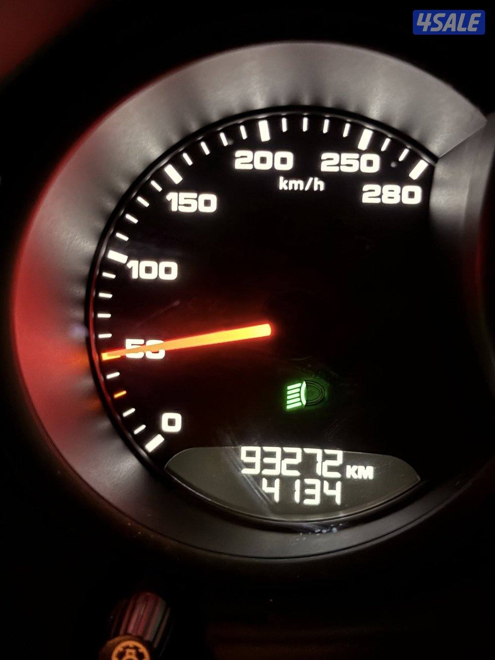 بورش اسود من داخل احمر موديل 2018  استعمال نظيف  ماشي 930007