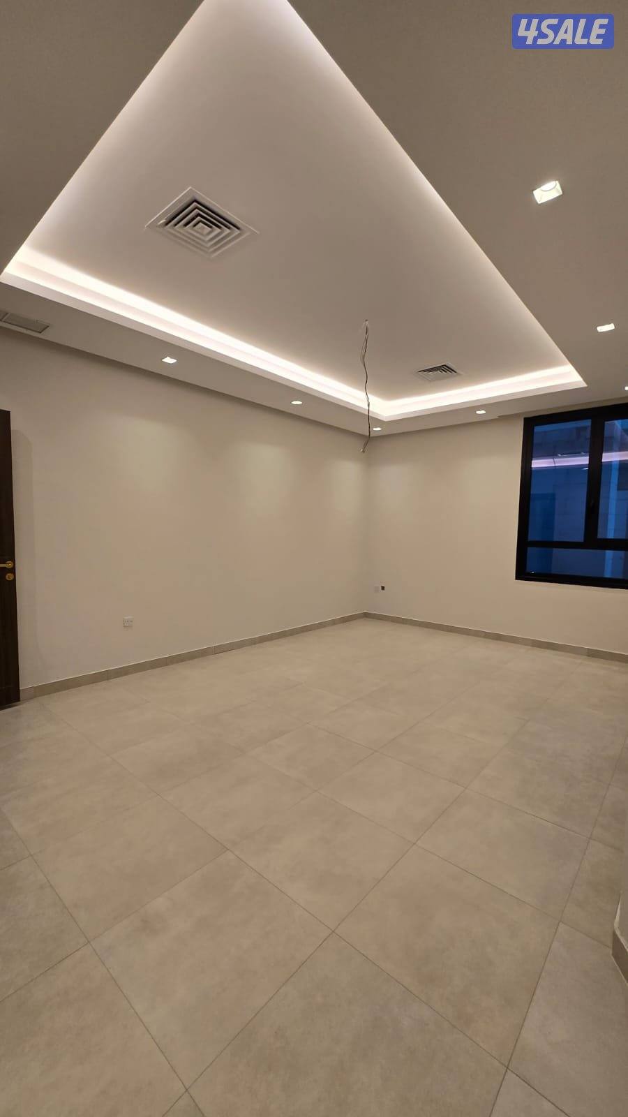 فرصه لاتعوض للمعاريس او طفلين عالأكثر.. للإيجار شقة فخمه بجنوب عبدالله0