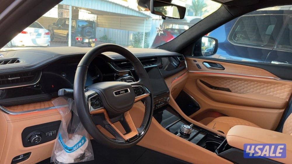 Grand Cherokee Summit3