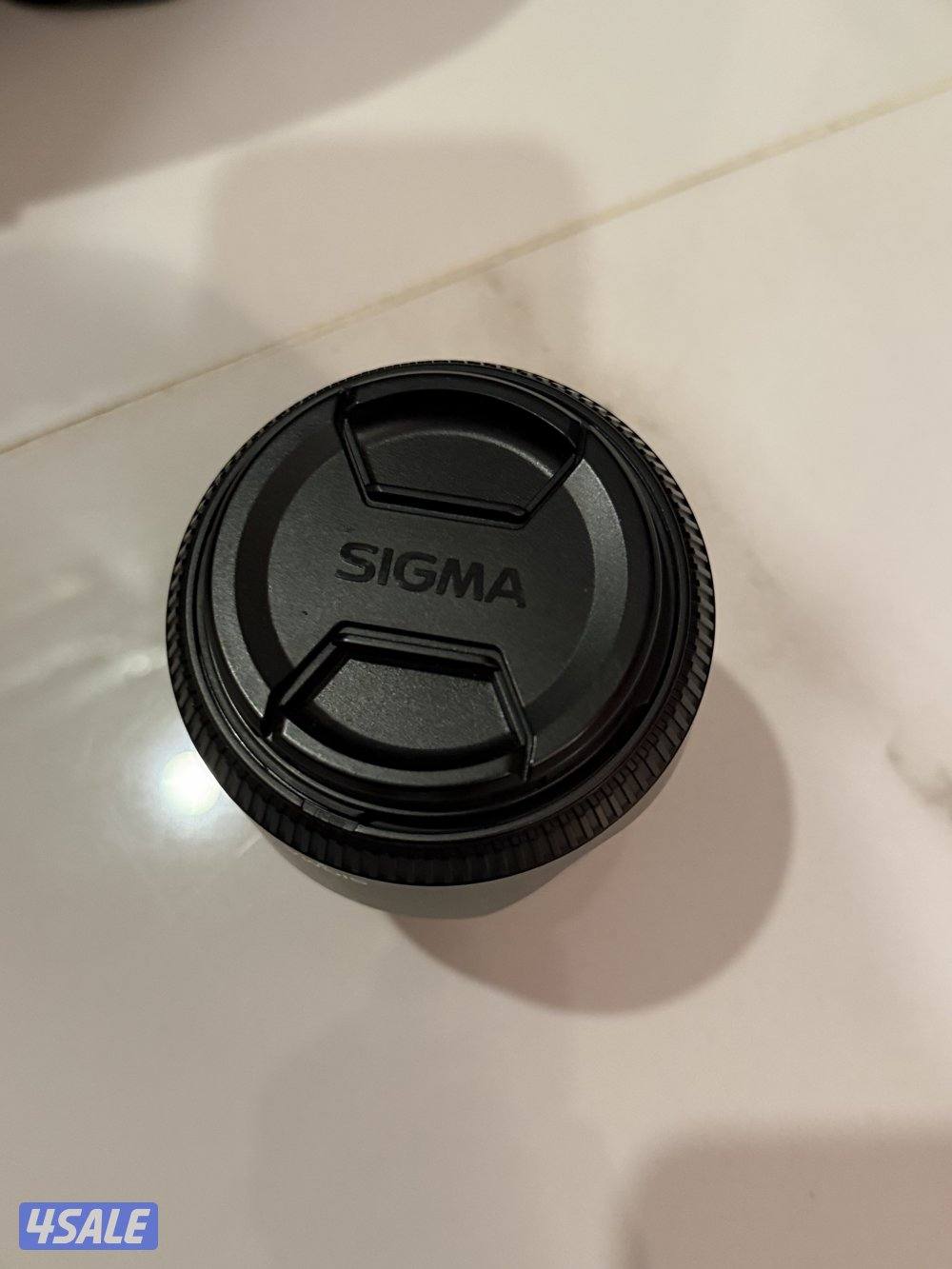 Sigma Lens 18–200mm f/3.5–6.3 - Excellent condition1