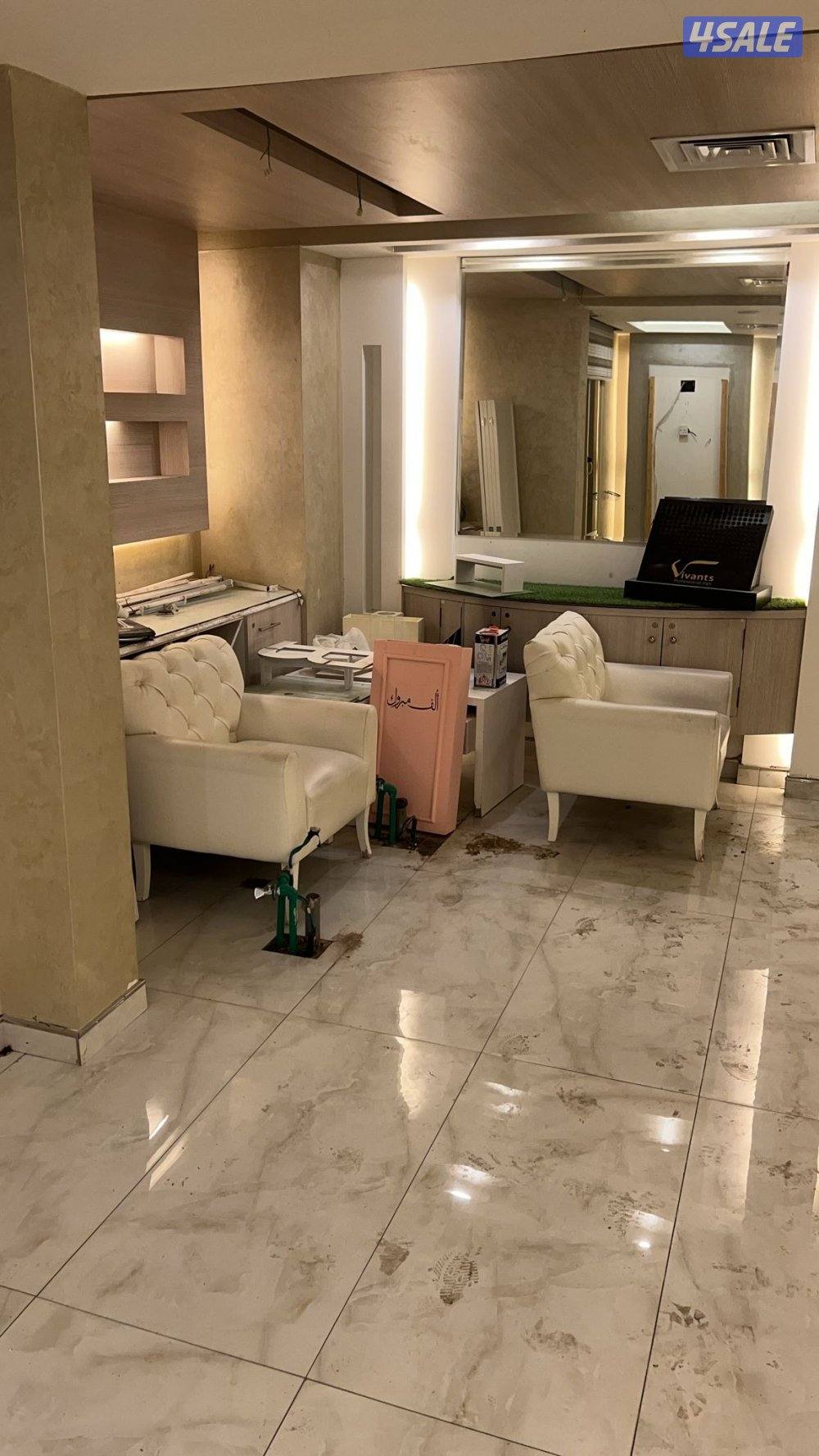 يوجد لدينا شقة تجارية للإيجار الطابق الاول ويوجد لدينًا شقة سكني5