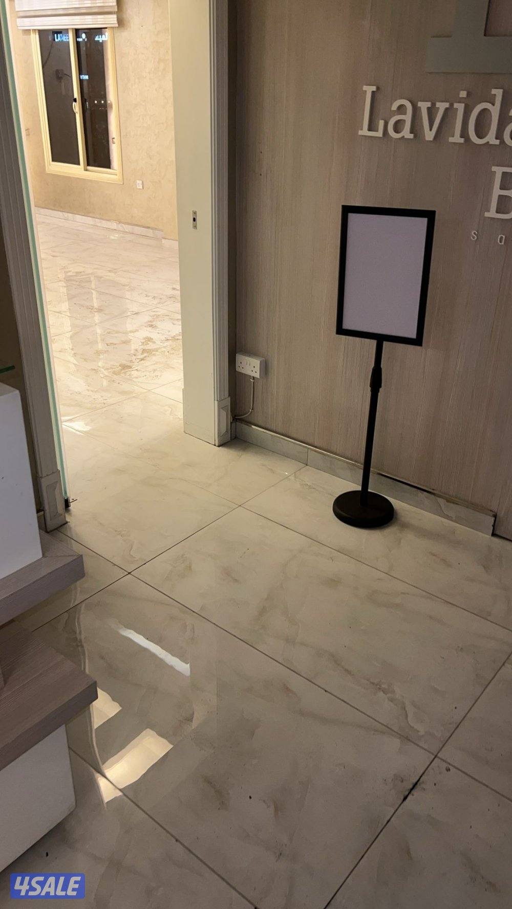 يوجد لدينا شقة تجارية للإيجار الطابق الاول ويوجد لدينًا شقة سكني6