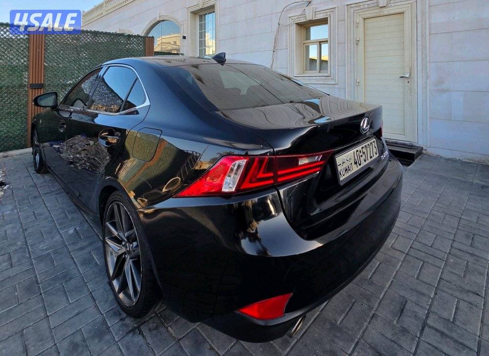 للبيع لكزس is250 F sport0