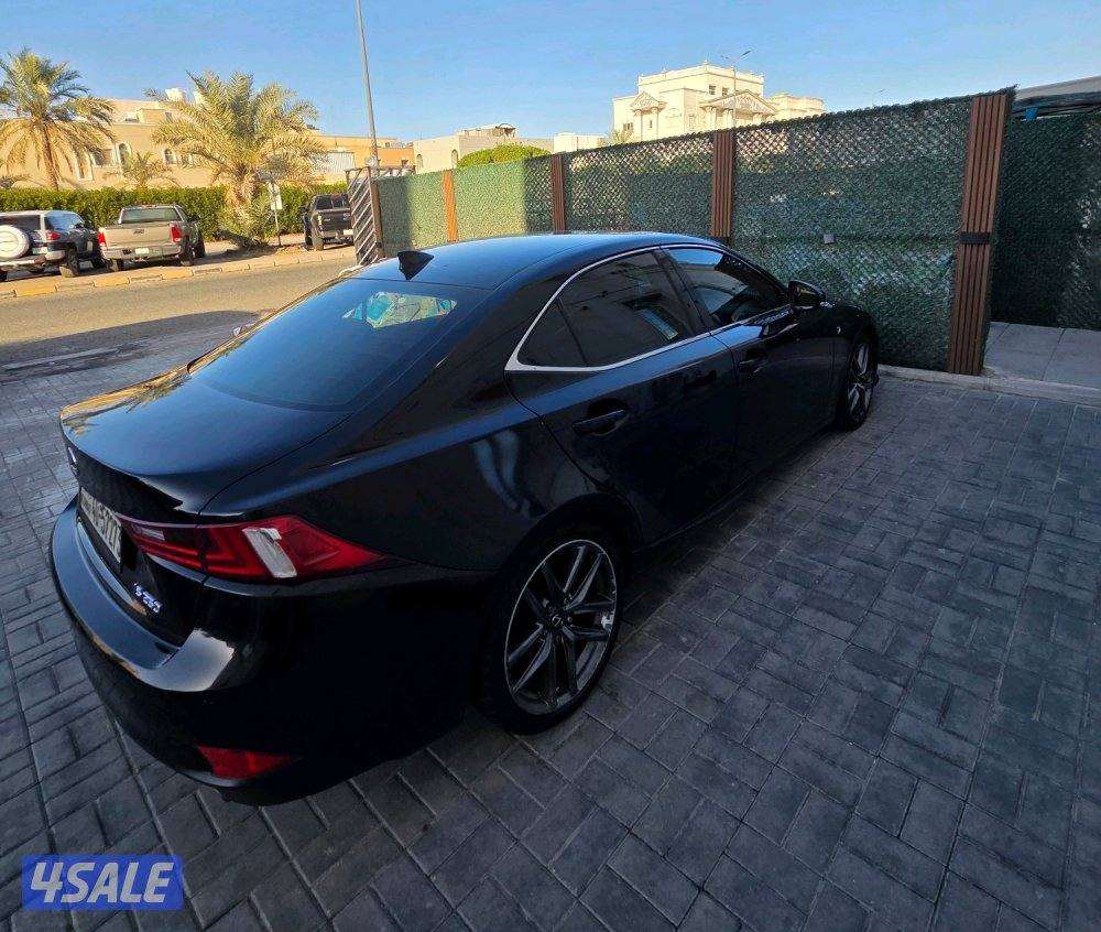 للبيع لكزس is250 F sport2