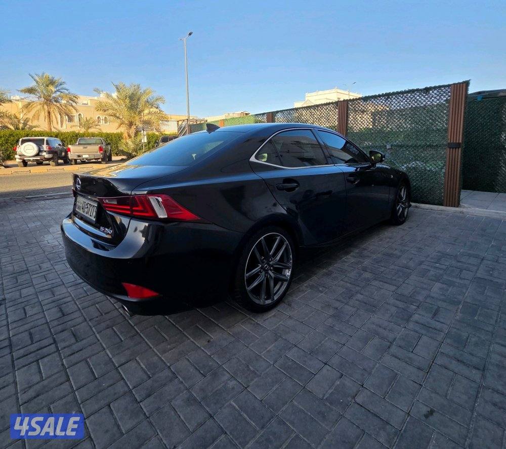 للبيع لكزس is250 F sport6