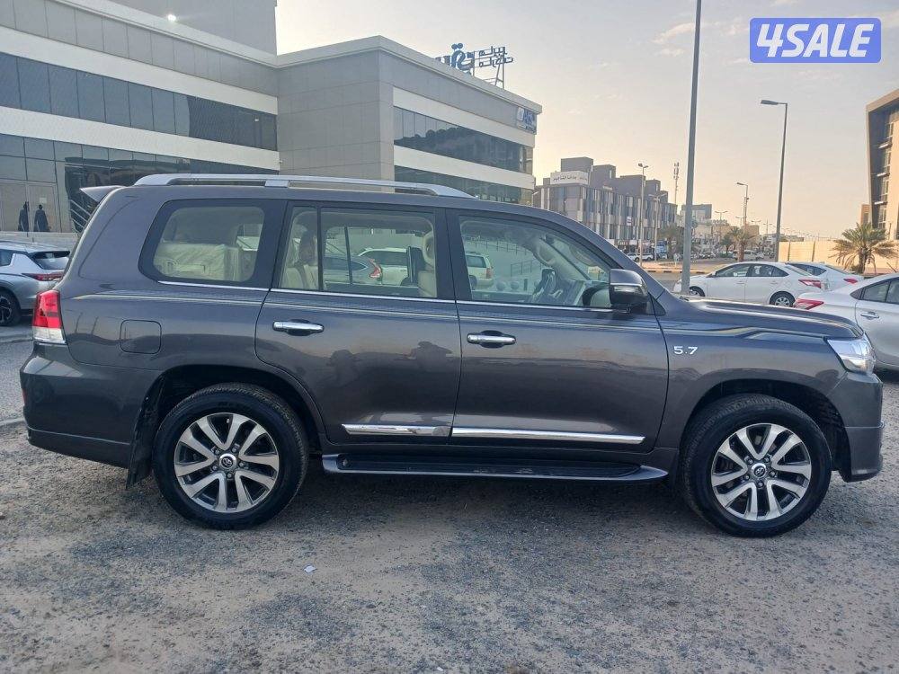 للبيع لاندكروزر VXS موديل ٢٠١٩2