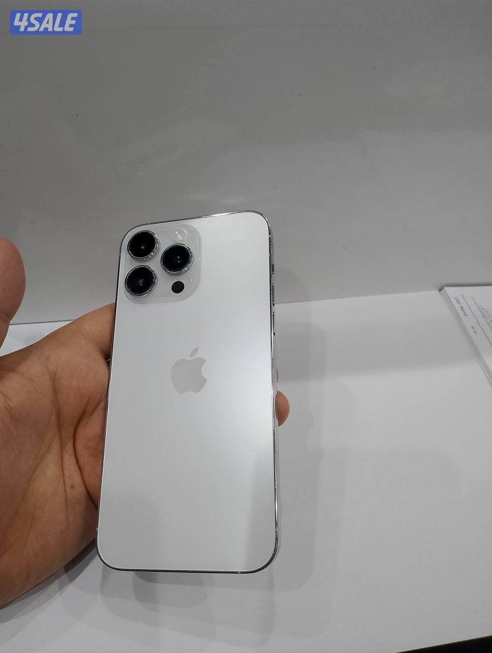 ايفون 14pro maxجيجا 256 ابيض مو مفتوح1