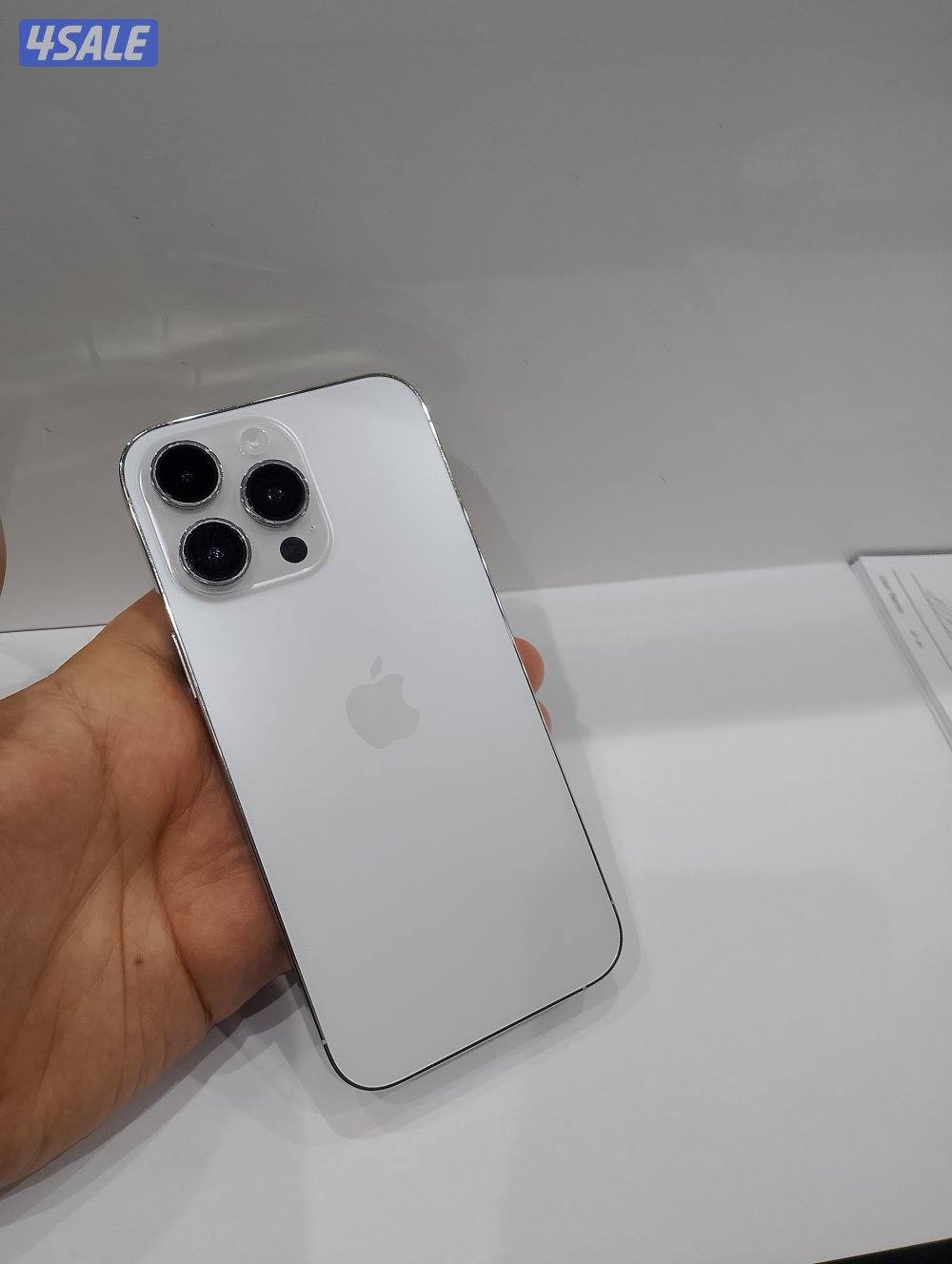 ايفون 14pro maxجيجا 256 ابيض مو مفتوح2