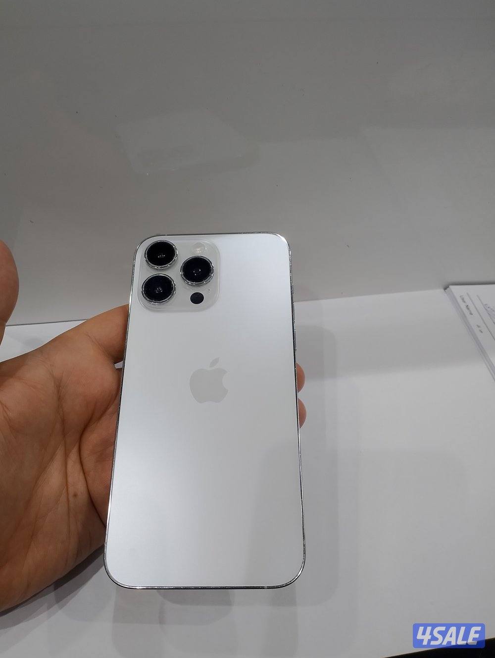 ايفون 14pro maxجيجا 256 ابيض مو مفتوح3