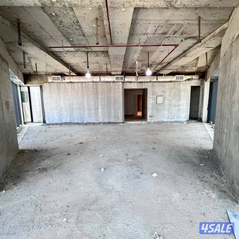 دور كامل تجاري للإيجار في شرق قطعة 71