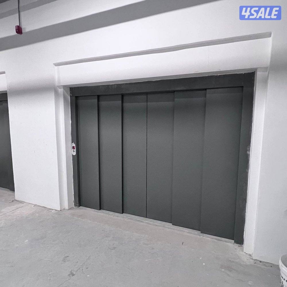 دور كامل تجاري للإيجار في شرق قطعة 75