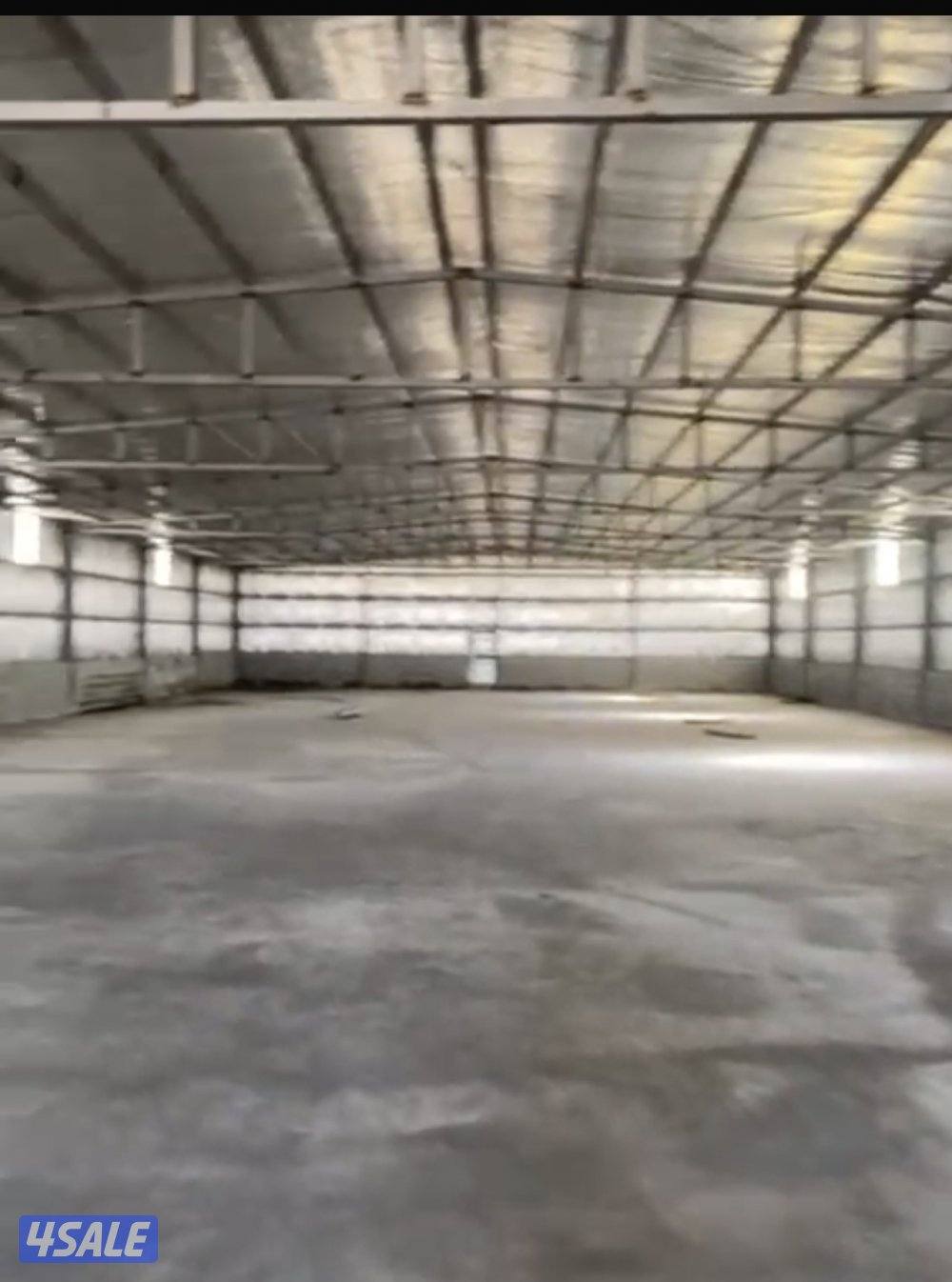 مخزن جديد الايجار 1000م بالصليبية مدخل ومخرج سهل يمنع اتصال المكاتب0