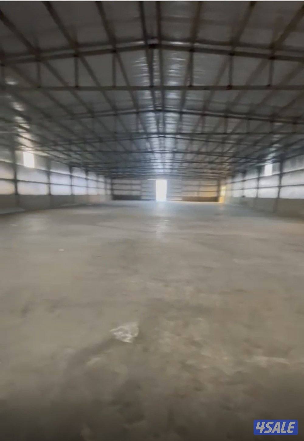 مخزن جديد الايجار 1000م بالصليبية مدخل ومخرج سهل يمنع اتصال المكاتب1