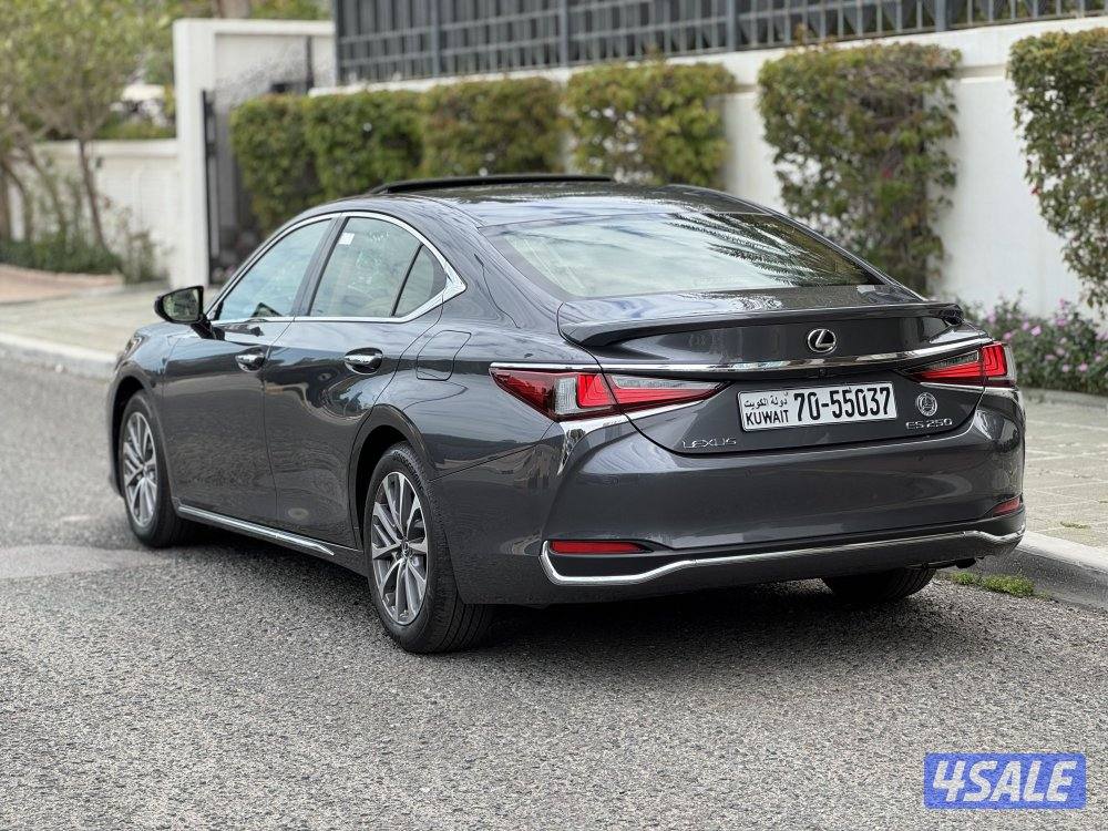 لكزس ES250 موديل 2023 عداد 44 تحت الكفالة وكالة الساير4