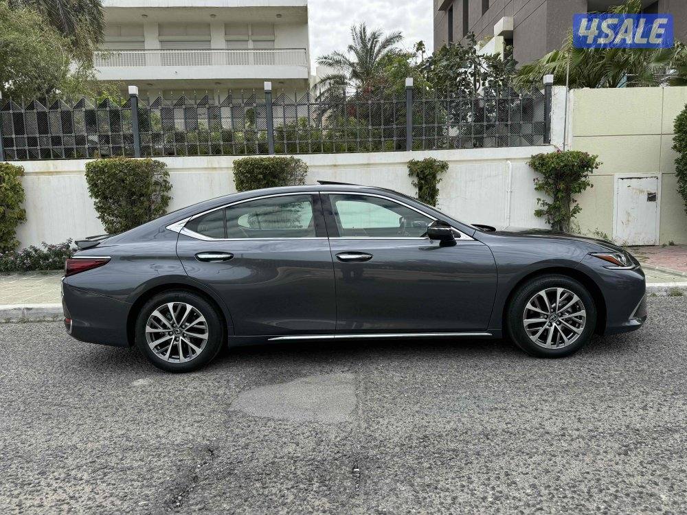 لكزس ES250 موديل 2023 عداد 44 تحت الكفالة وكالة الساير7