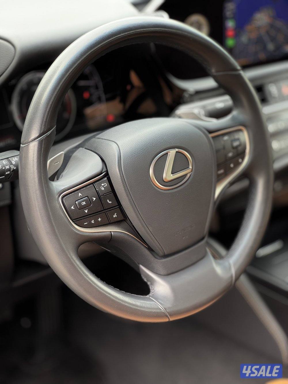لكزس ES250 موديل 2023 عداد 44 تحت الكفالة وكالة الساير10