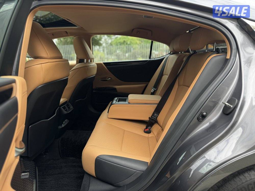 لكزس ES250 موديل 2023 عداد 44 تحت الكفالة وكالة الساير11