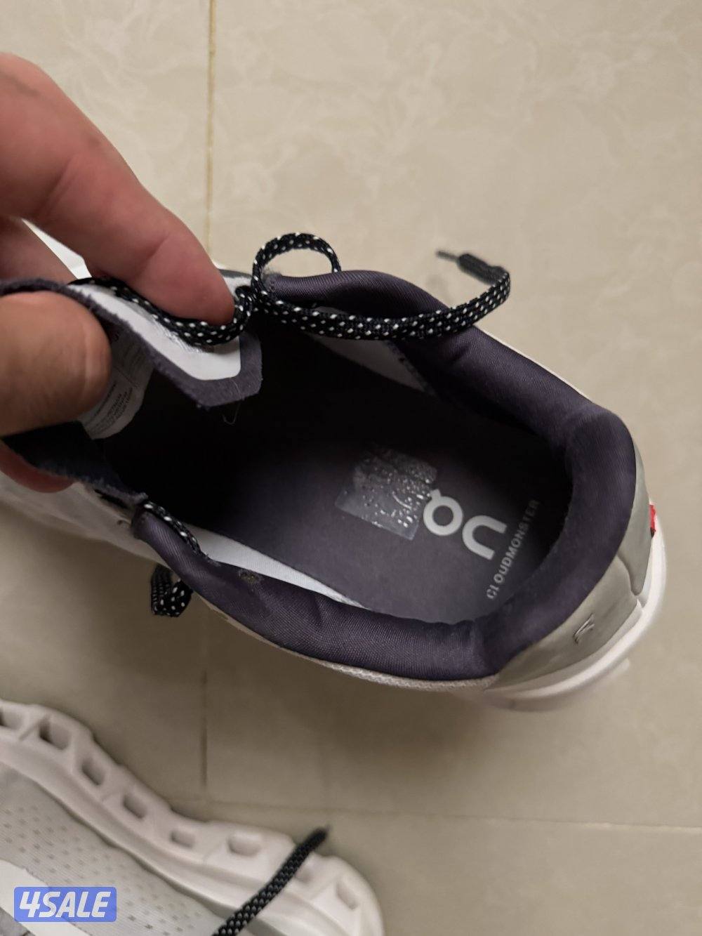 حذاء اون راننق شاريه ب 70 دينار1